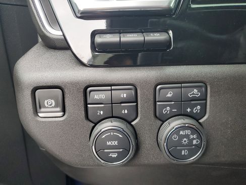 Used 2025 Chevrolet Silverado 2500 LTZ w/ LTZ Premium Package image 20