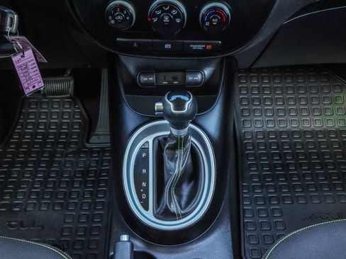 Used 2014 Kia Soul + FWD image 21