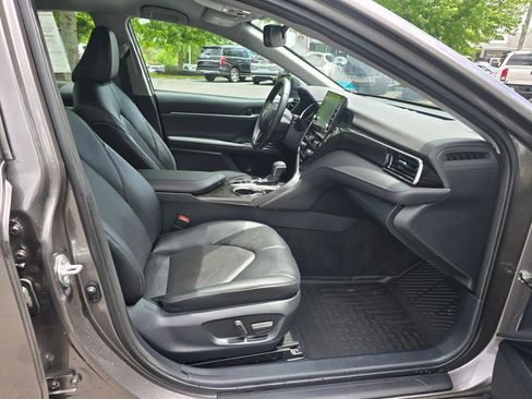 Used 2023 Toyota Camry XLE FWD image 11