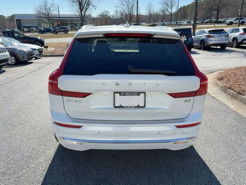 Used 2023 Volvo XC60 B5 Ultimate w/ Protection Package Premier image 9