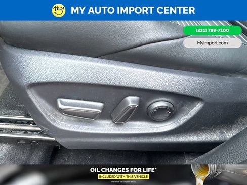 Used 2025 Toyota Corolla Cross AWD Hybrid w/ Convenience Package image 11
