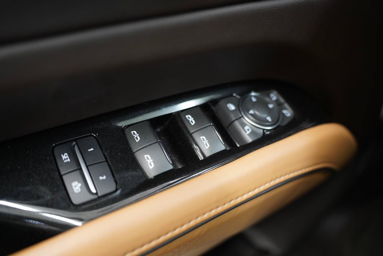 Used 2021 Cadillac Escalade ESV Premium Luxury AWD/4WD image 28