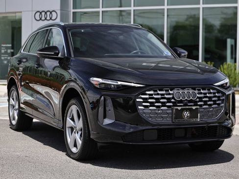 Used 2025 Audi Q5 Premium Plus w/ Premium Plus AWD/4WD image 2