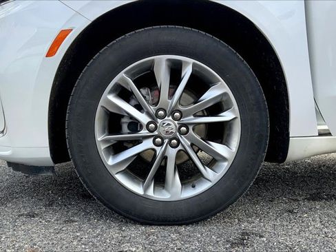 Used 2023 Buick Enclave Avenir w/ Avenir Technology Package image 8