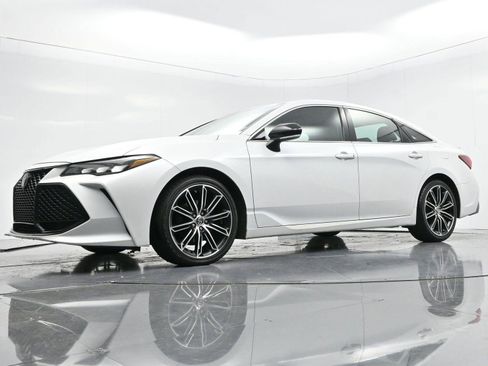 Used 2019 Toyota Avalon XSE image 41