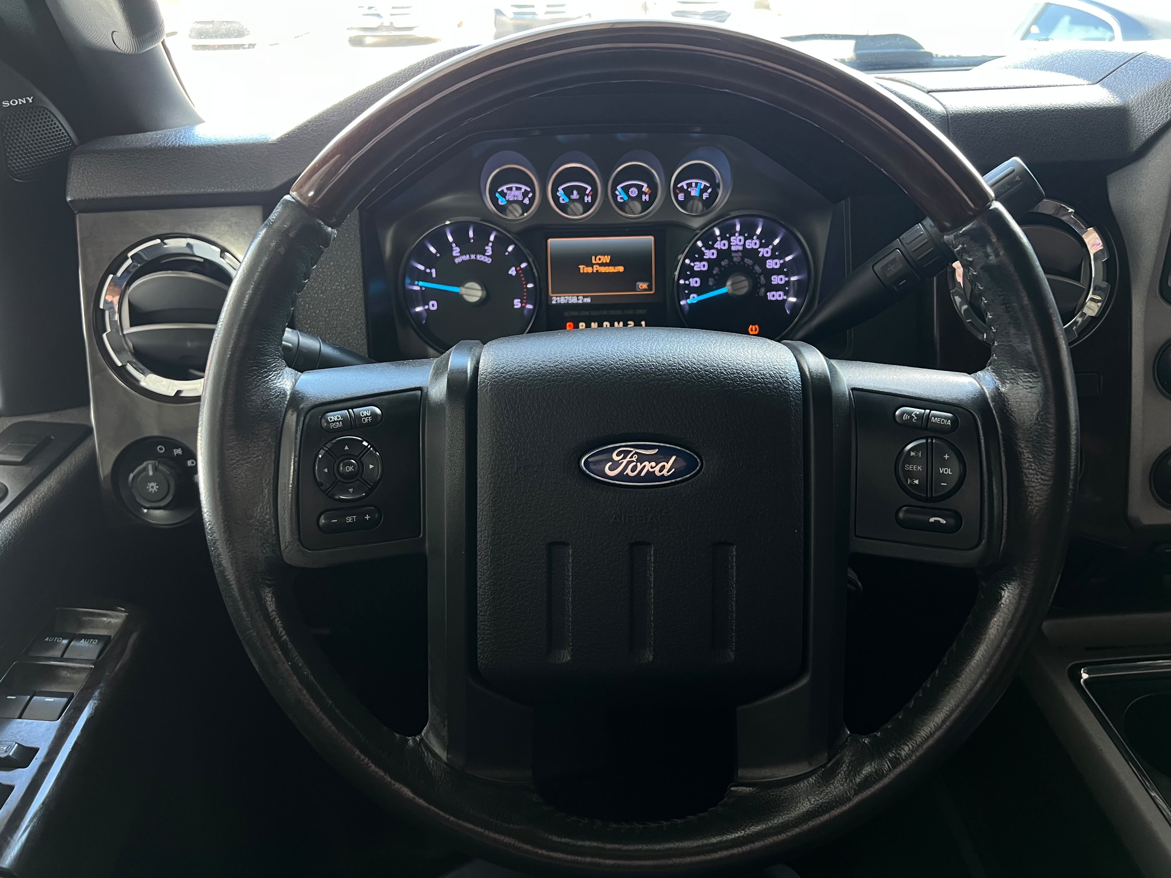 Used 2015 Ford F250 Platinum w/ FX4 Off-Road Package AWD/4WD image 23