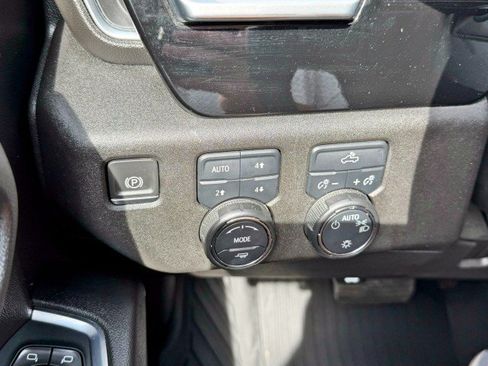 Certified 2022 Chevrolet Silverado 1500 LT AWD/4WD image 24