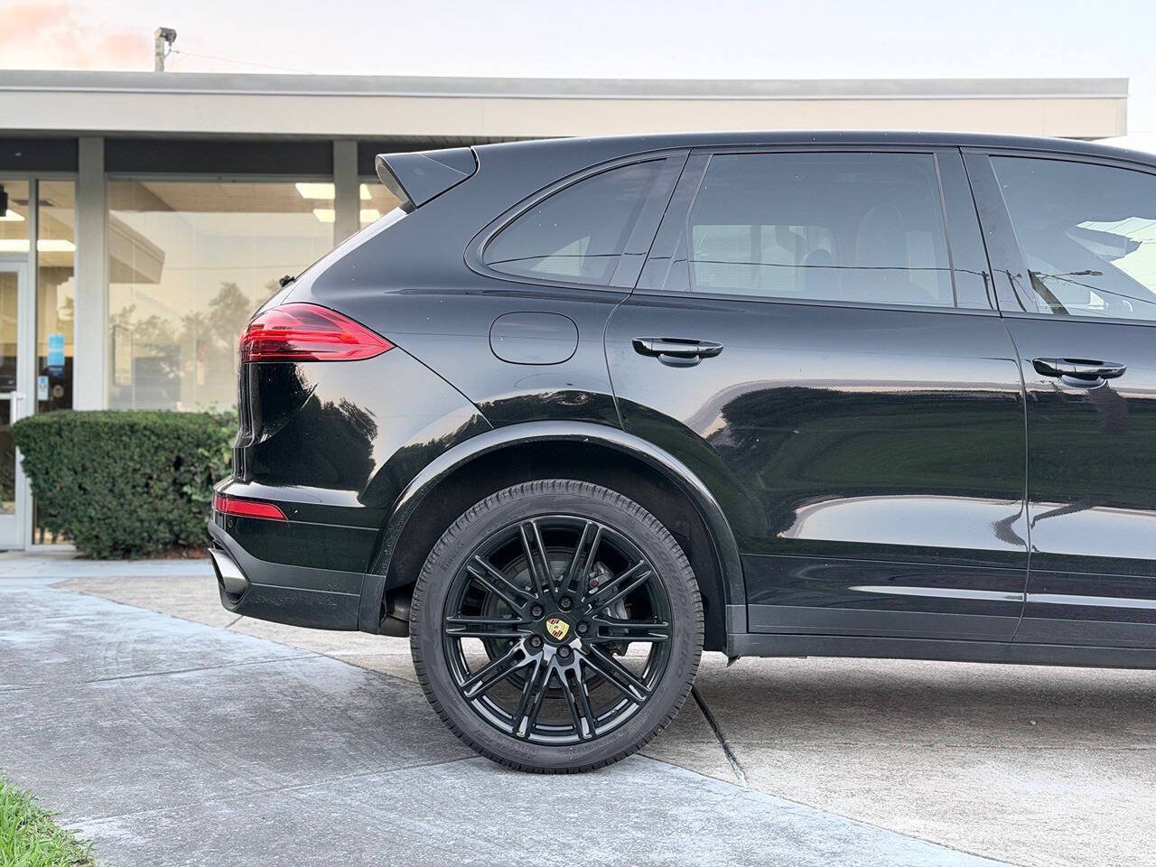 Used 2017 Porsche Cayenne Platinum Edition AWD/4WD image 17