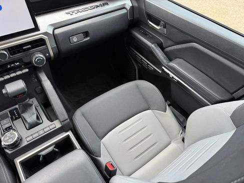 Used 2024 Toyota Tacoma TRD Off-Road AWD/4WD image 27