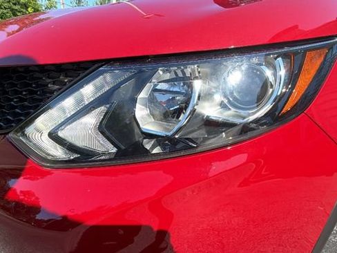 Used 2018 Nissan Rogue Sport SV w/ SV All-Weather Package AWD/4WD image 10