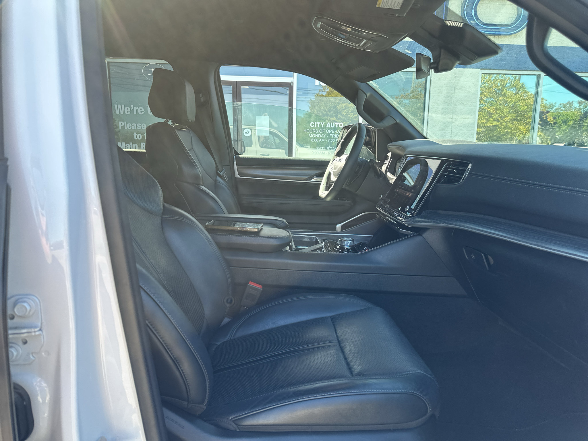 Used 2024 Jeep Wagoneer Series II w/ Flexible Seating Group RWD image 10