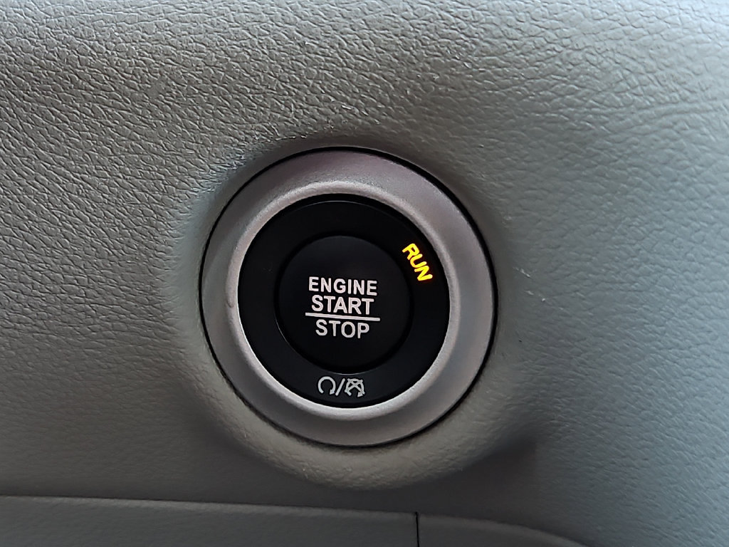 Used 2024 Chrysler Pacifica Touring-L FWD image 25