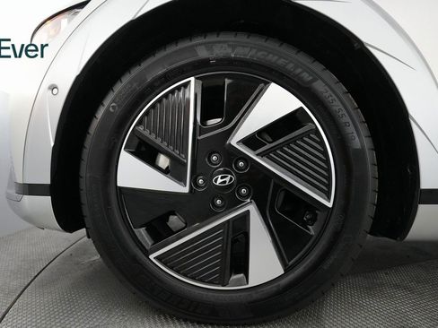 Used 2025 Hyundai Ioniq 5 Limited image 18