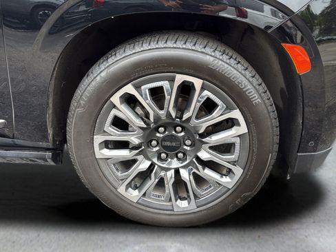 Used 2024 GMC Yukon XL Denali Ultimate AWD/4WD image 8