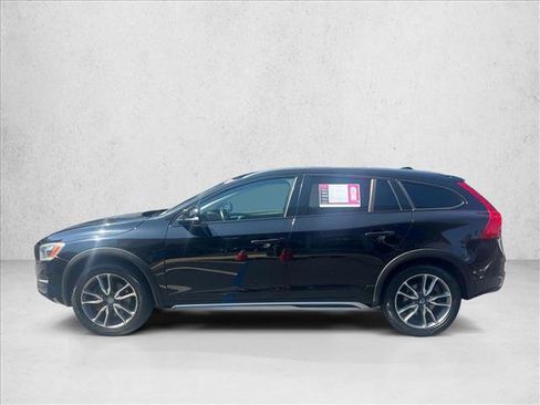 Used 2018 Volvo V60 T5 Cross Country Platinum image 4