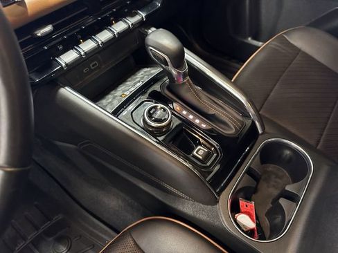 Certified 2023 GMC Canyon AT4 w/ AT4 Premium Package AWD/4WD image 21