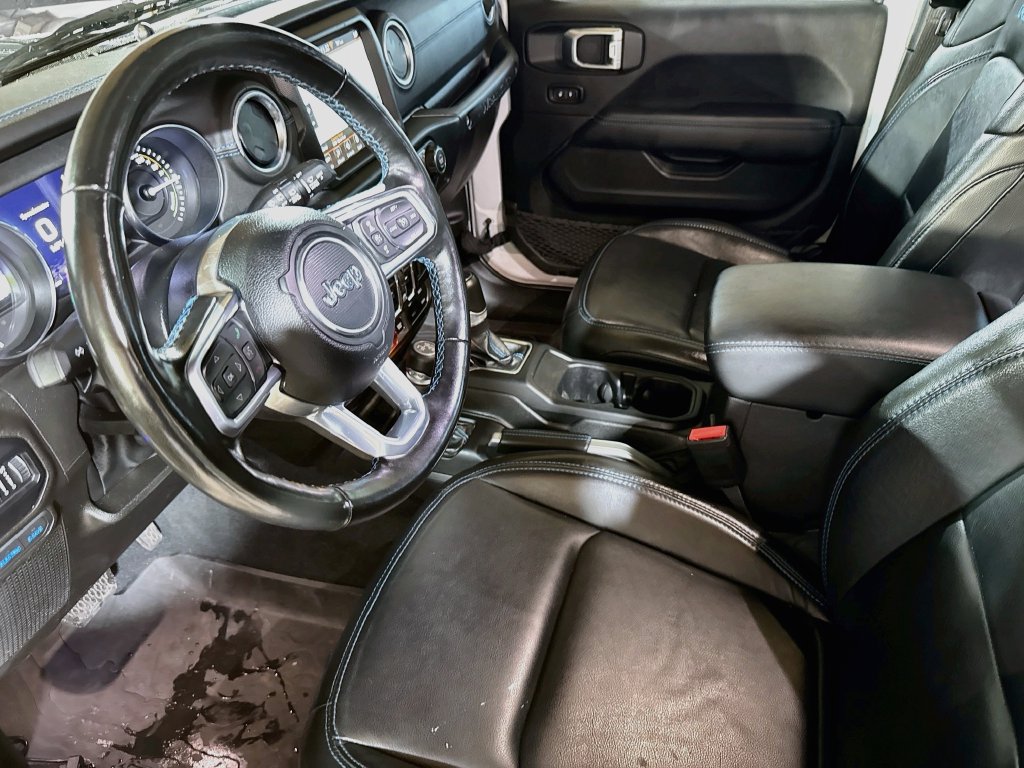 Used 2022 Jeep Wrangler Unlimited Rubicon 4xe w/ Cold Weather Group AWD/4WD image 25