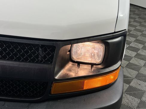 Used 2017 Chevrolet Express 3500 Work Van image 11