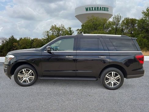 Used 2024 Ford Expedition Limited image 3