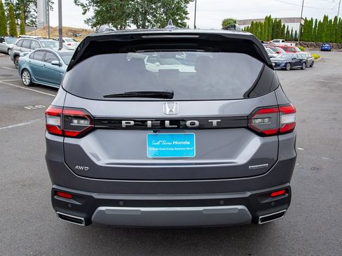 New 2026 Honda Pilot Touring image 7