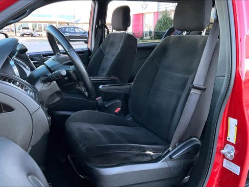 Used 2016 Dodge Grand Caravan SE image 6