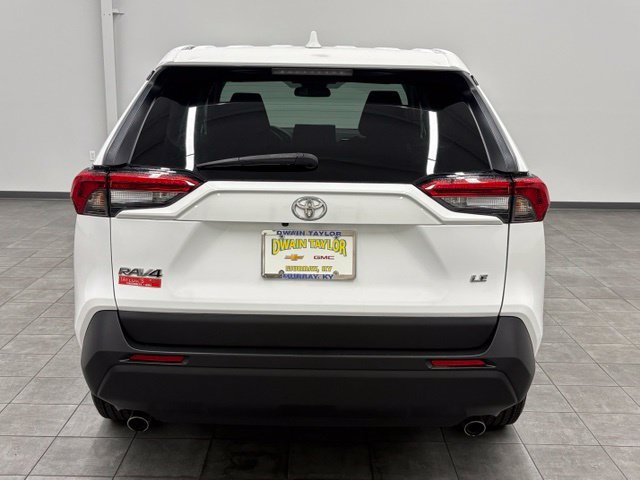 Used 2022 Toyota RAV4 LE FWD image 3