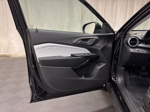 New 2026 Chevrolet Trax LT w/ LPO, Blackout Package image 24
