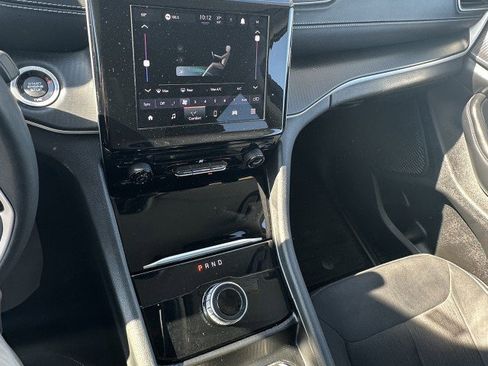 Used 2024 Jeep Grand Cherokee Laredo image 21