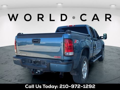 Used 2012 GMC Sierra 2500 Denali w/ Suspension Package, Off-Road AWD/4WD image 8