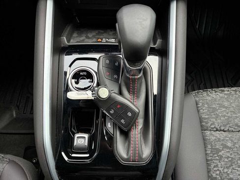 Certified 2025 Chevrolet Colorado Z71 w/ Midnight Edition image 16