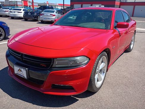 Used 2015 Dodge Charger R/T RWD image 3