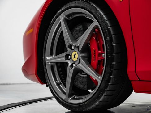 Used 2015 Ferrari 458 Italia Coupe RWD image 98
