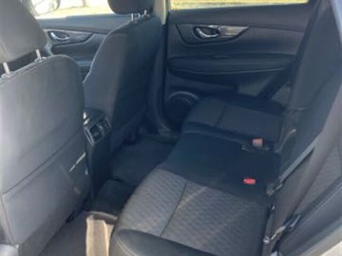 Used 2019 Nissan Rogue SV image 14