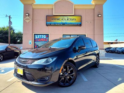 Used 2018 Chrysler Pacifica Limited w/ Advanced Safetytec Group
