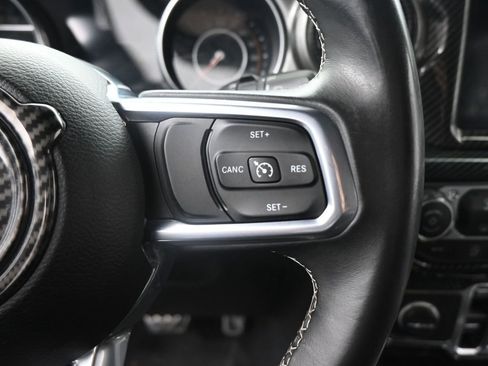 Used 2018 Jeep Wrangler Unlimited Sahara image 13