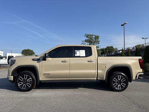 Used 2023 GMC Sierra 1500 AT4 w/ Technology Package AWD/4WD image 7