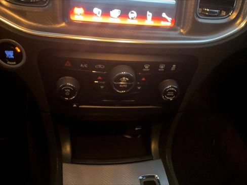 Used 2014 Dodge Charger SXT image 15