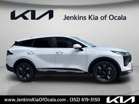 New 2026 Kia Sportage LX FWD image 2