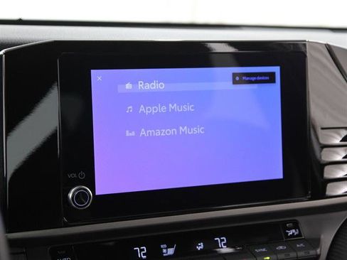 Used 2025 Toyota Camry SE image 11