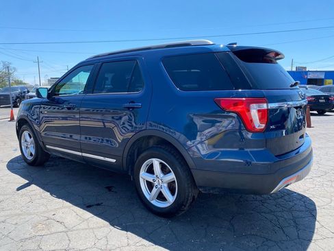 Used 2017 Ford Explorer XLT w/ Equipment Group 202A AWD/4WD image 6