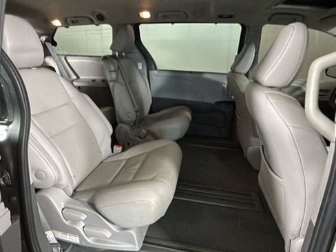 Used 2020 Toyota Sienna XLE FWD image 29
