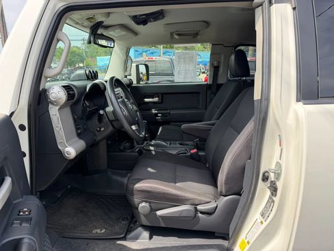 Used 2014 Toyota FJ Cruiser 4WD w/ Convenience Package image 14
