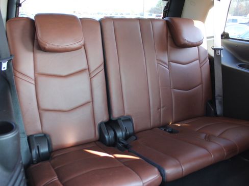 Used 2019 Cadillac Escalade Premium Luxury image 38