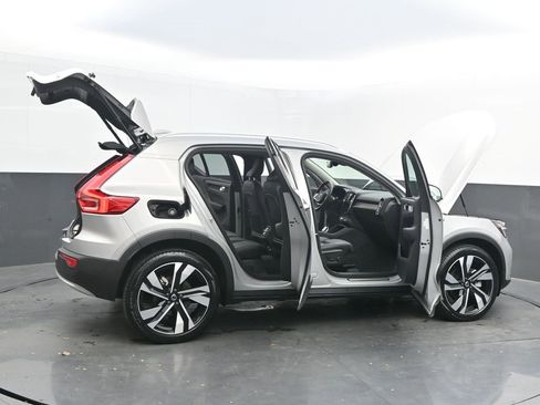 Certified 2025 Volvo XC40 B5 Plus image 39