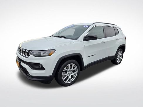Used 2024 Jeep Compass Latitude AWD/4WD image 7
