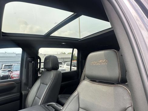 Used 2023 Chevrolet Suburban High Country w/ Premium Package 2 AWD/4WD image 22