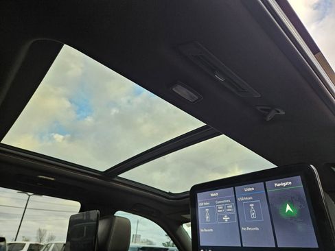 Used 2021 GMC Yukon Denali w/ Denali Premium Package image 31