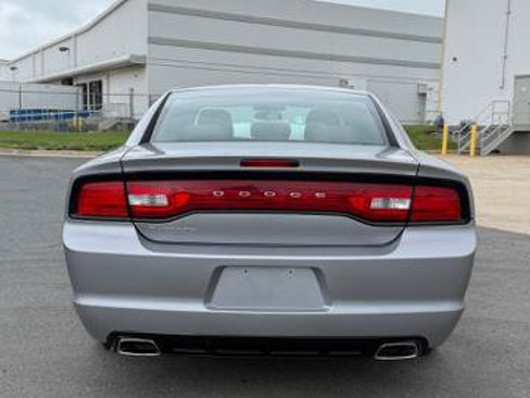 Used 2014 Dodge Charger SE RWD image 5