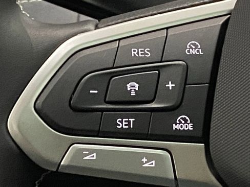 New 2026 Volkswagen Tiguan SE image 14