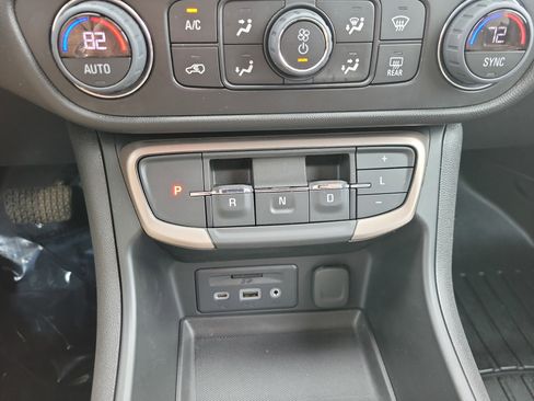 Used 2023 GMC Terrain Denali w/ Black Diamond Edition image 24